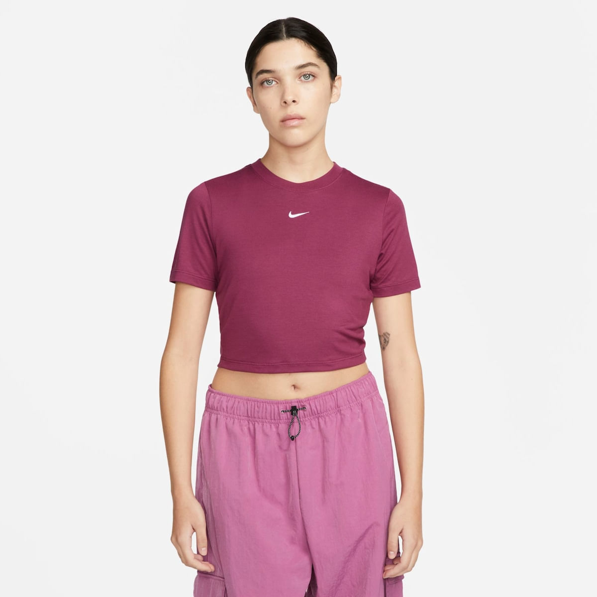 Camiseta Nike Sportswear Essential Feminina