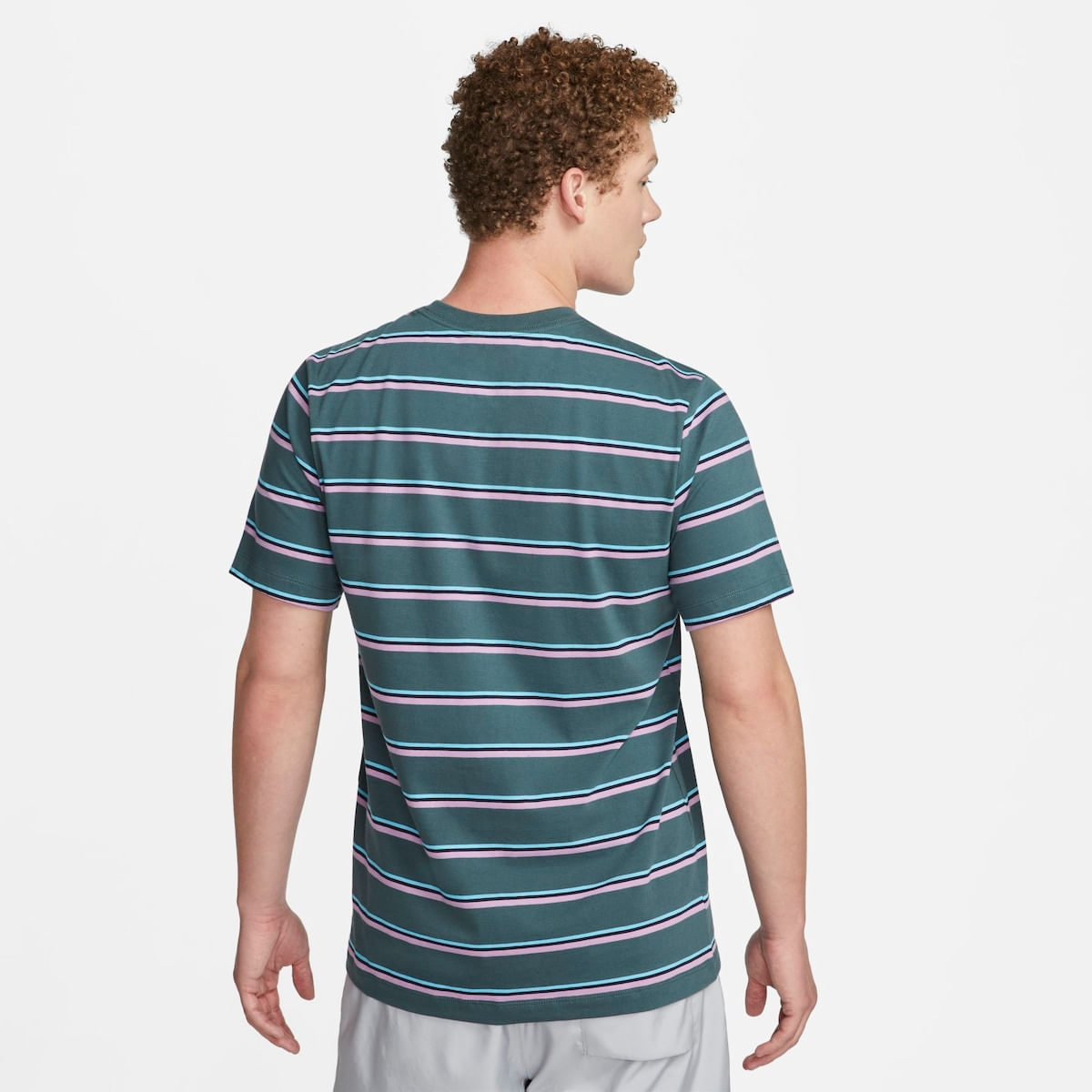 Camiseta Nike Sportswear Club Strip Masculina