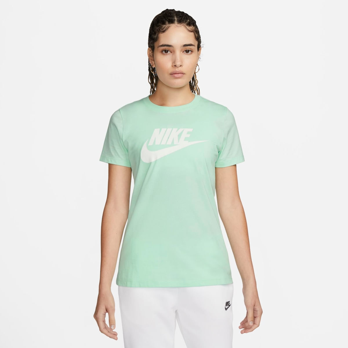 Camiseta Nike Sportswear Essential Icon Futura Feminina