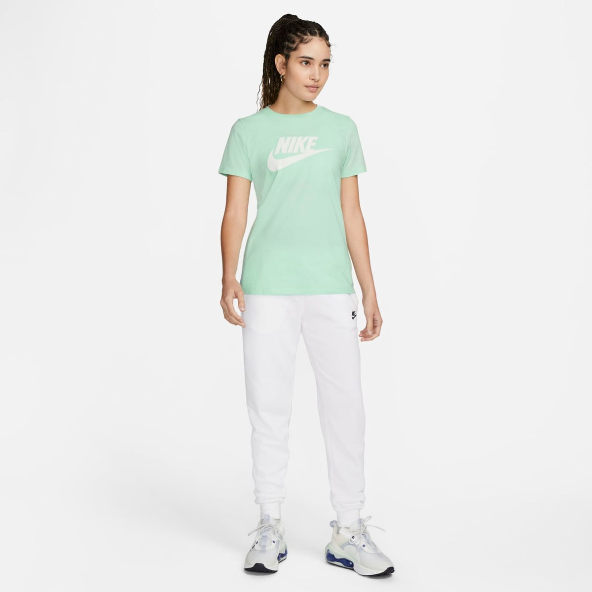 Camiseta Nike Sportswear Essential Icon Futura Feminina