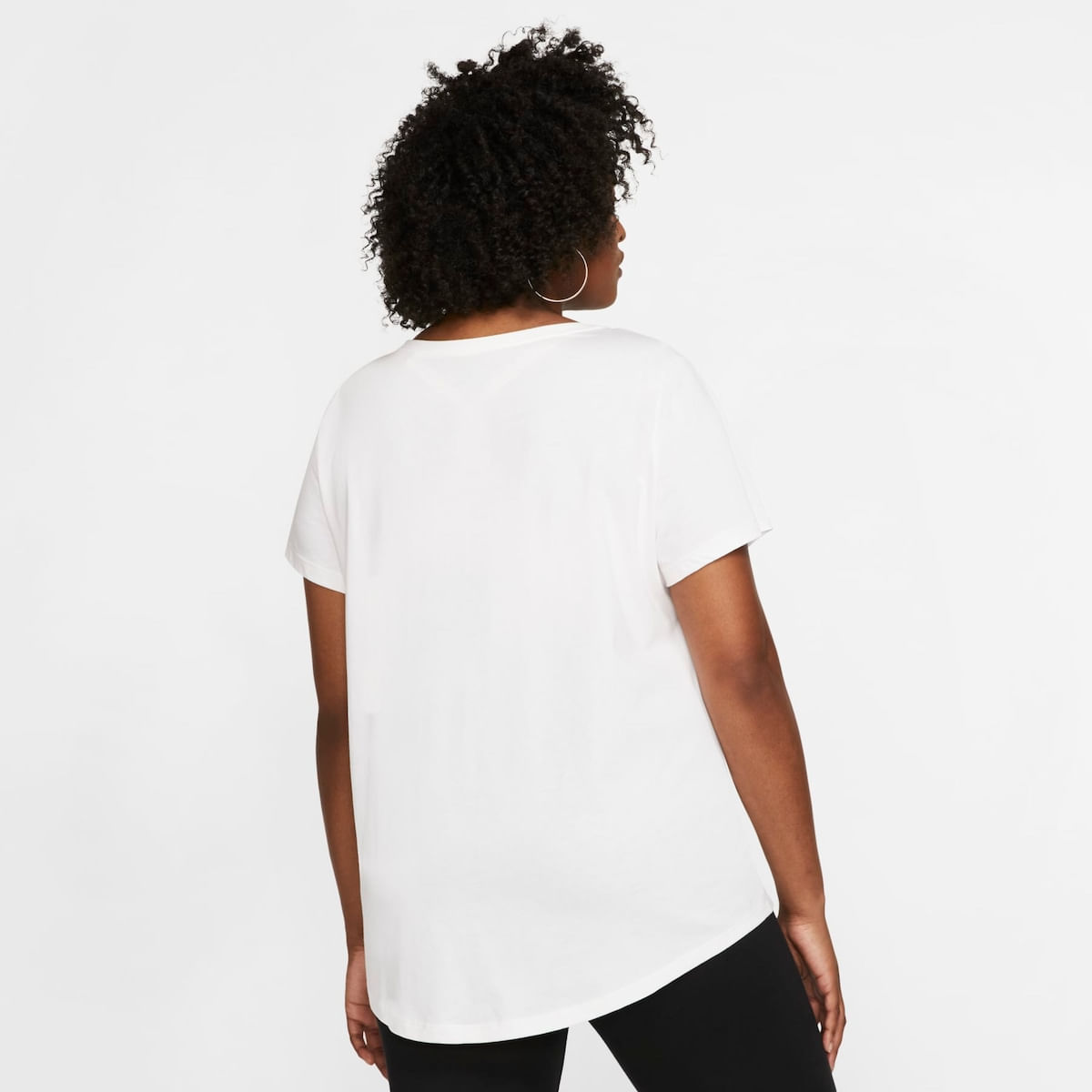 Plus Size - Camiseta Nike Sportswear Essential Futura Feminina