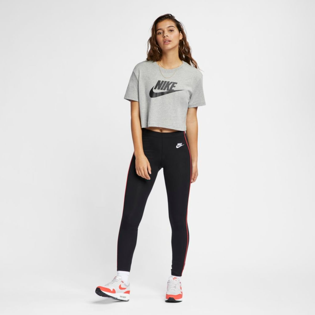 Camiseta Nike Sportswear Essential Feminina