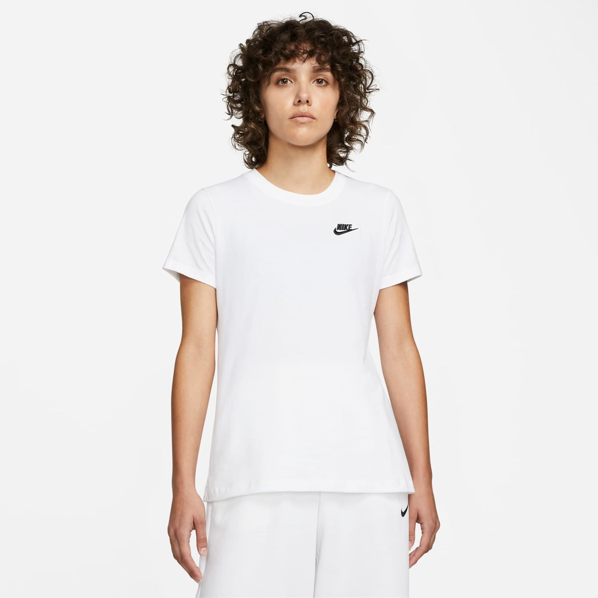 Camiseta Nike Sportswear Club Feminina