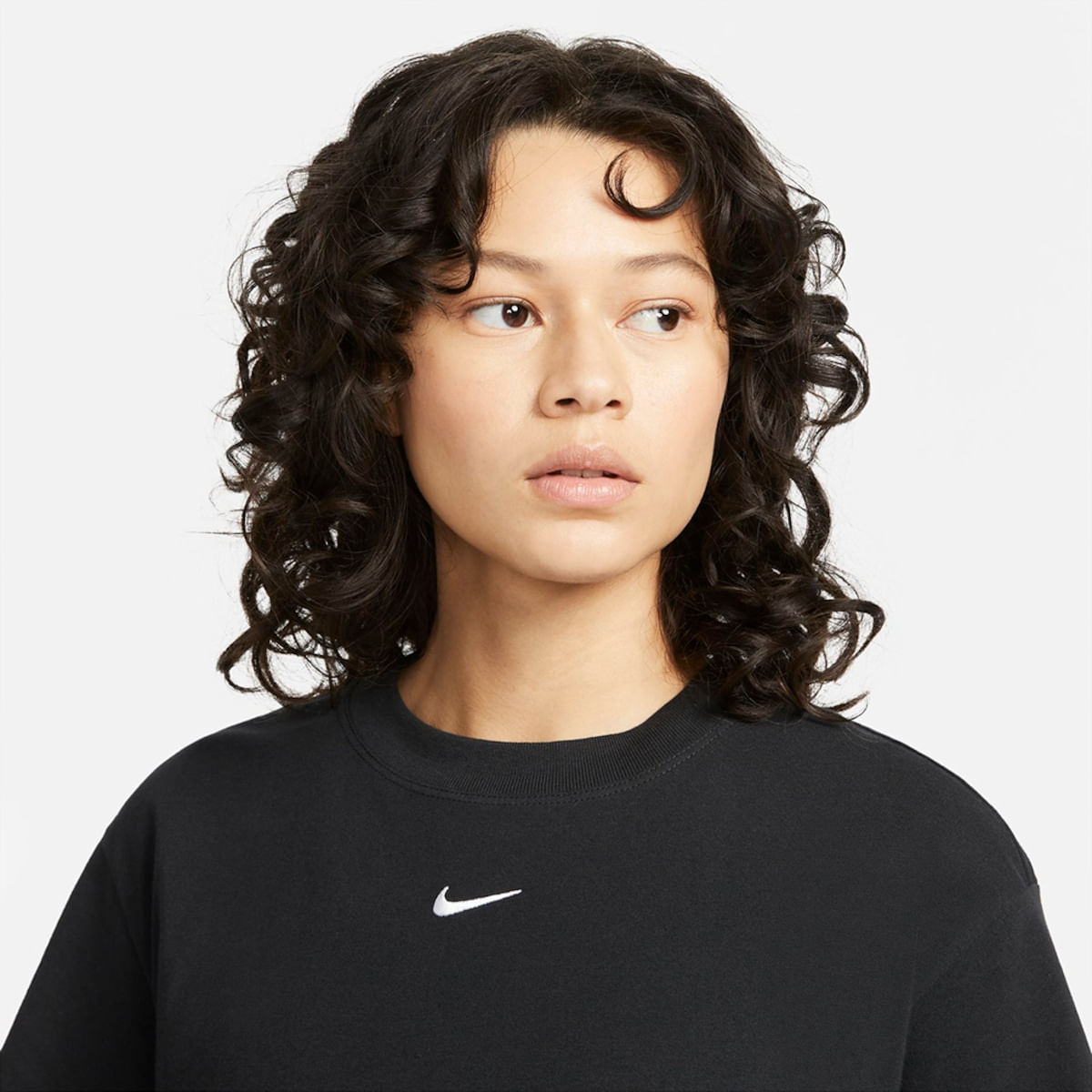 Camiseta Nike Sportswear Essentials Feminina