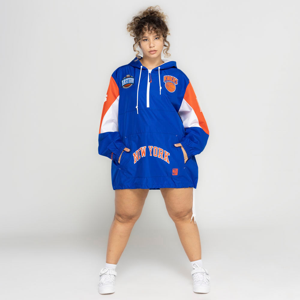 Blusão New York Knicks Mitchell & Ness NBA com Capuz Pullov Anorak