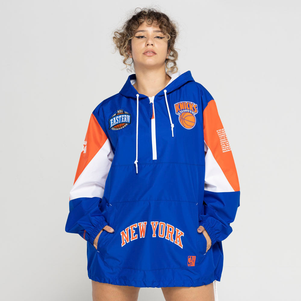 Blusão New York Knicks Mitchell & Ness NBA com Capuz Pullov Anorak