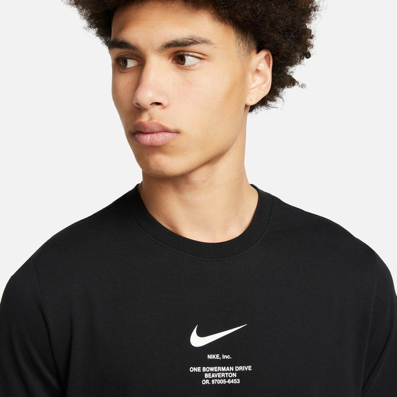 Camiseta nike sportswear swoosh hot sale masculina