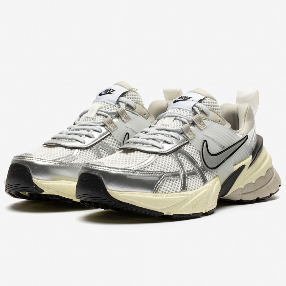 Tênis Nike Runtekk Summit White and Metallic Silver