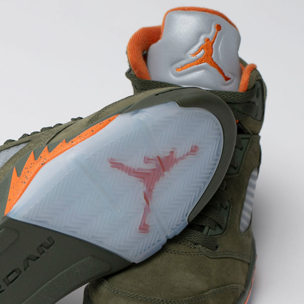 Tênis Nike Air Jordan 5 Retrô