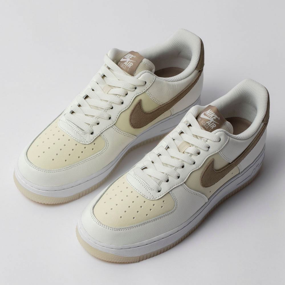 Tênis Nike Air Force 1'07 LV8 - Khaki/Coconut Milk