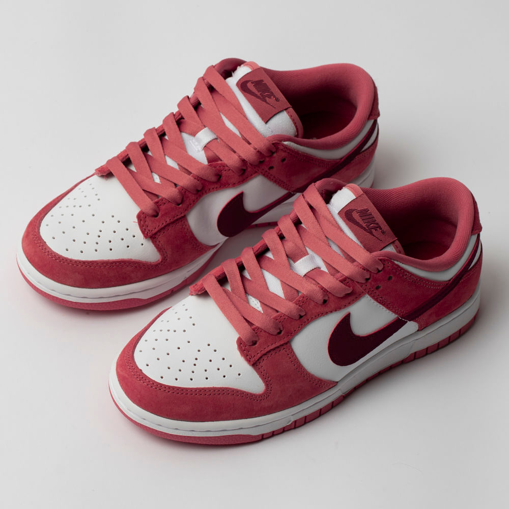 Tênis Nike Dunk Low VDay