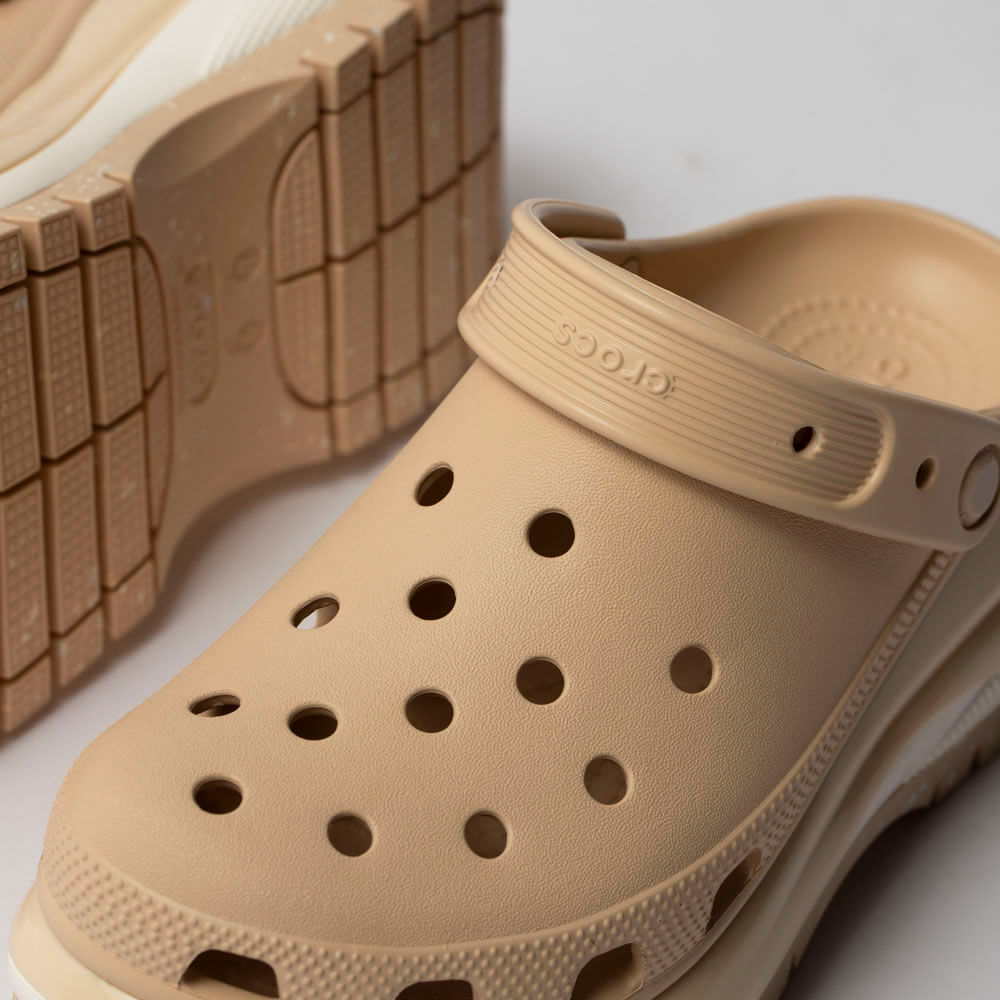 Sandália Crocs Classic Mega Crush Clog