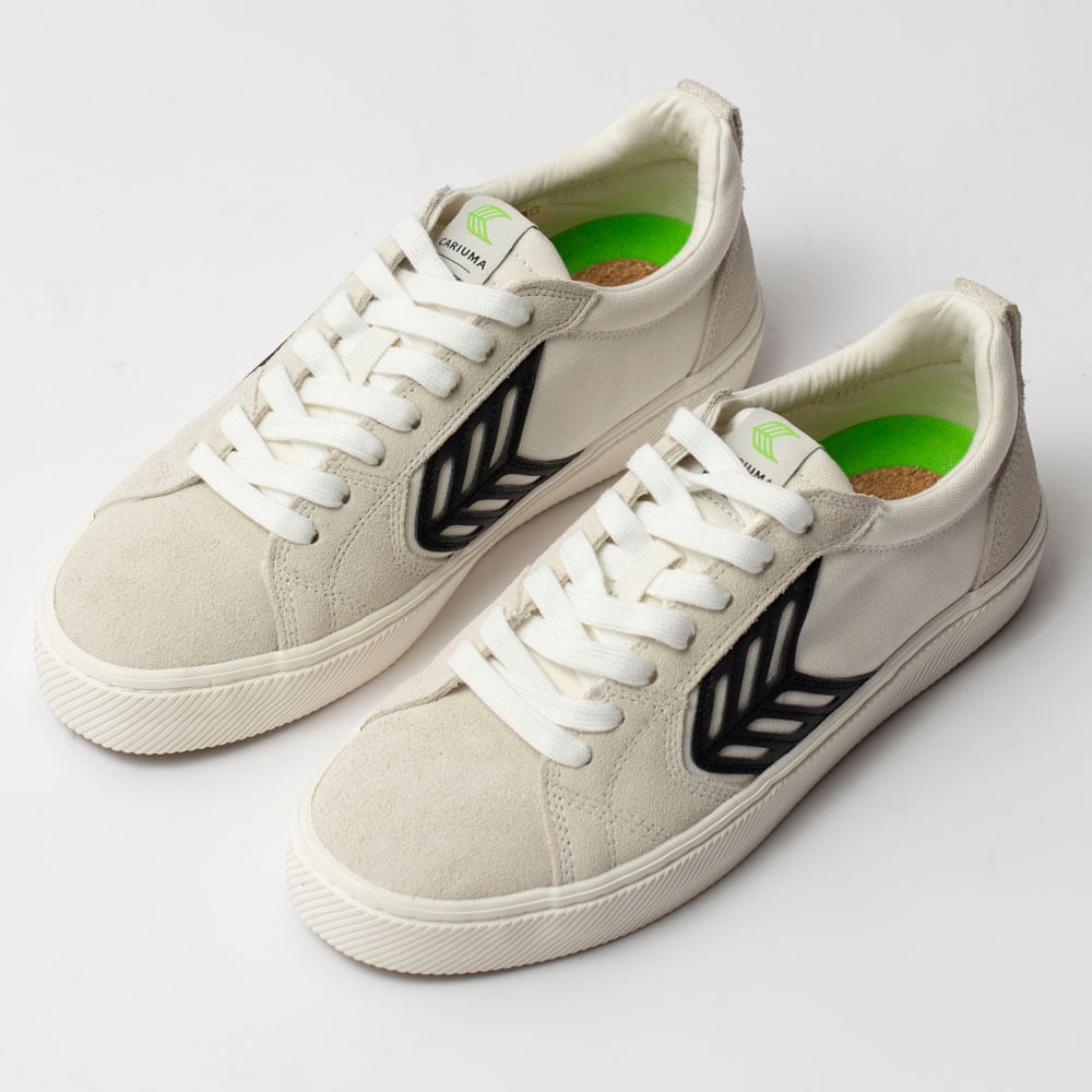 Tênis Cariuma Catiba Pro Low Offwhite Canvas Vintage White Suede Black Logo