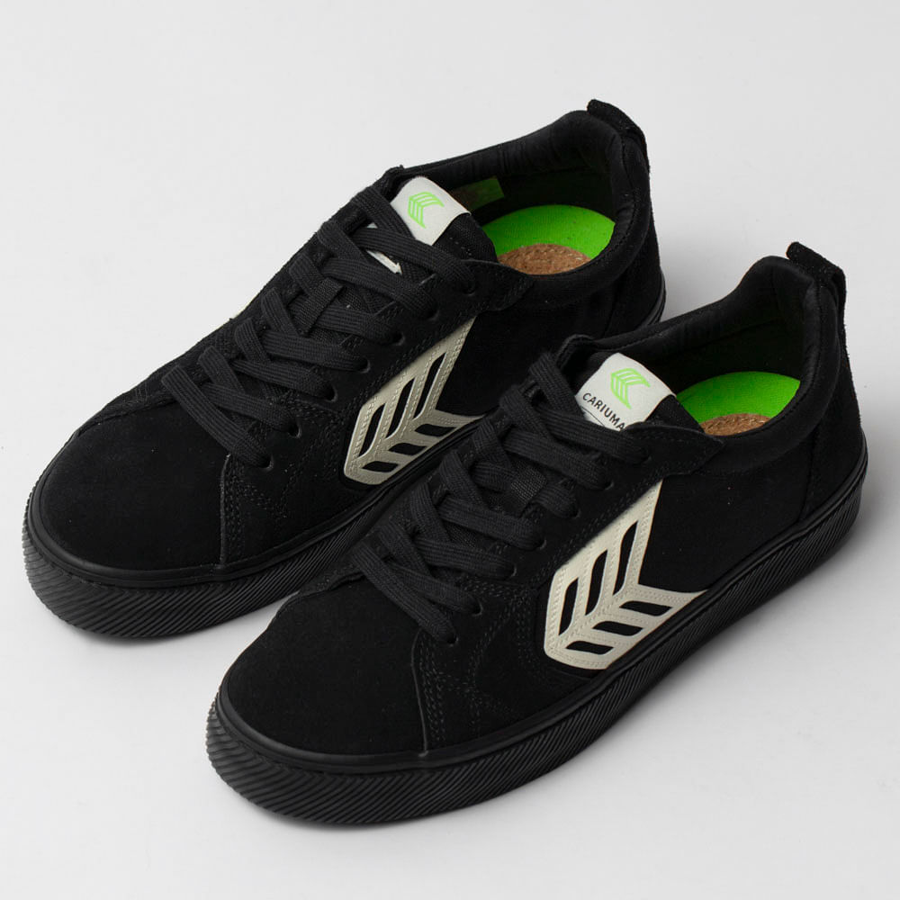 Tênis Cariuma Catiba Pro Low All Black Suede And Canvas Ivory Logo