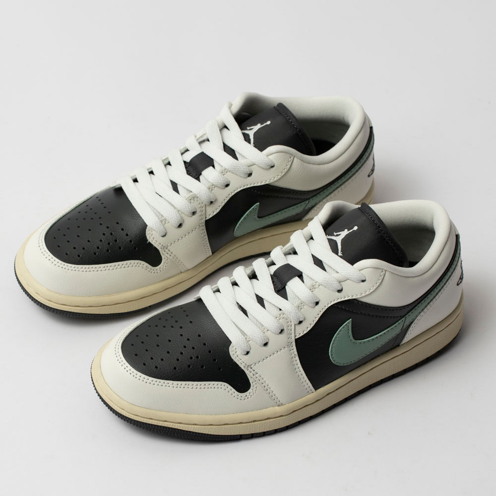 Tênis Nike Air Jordan 1 Low Re